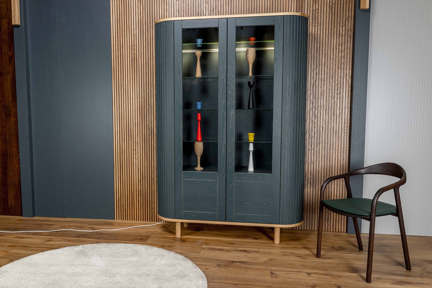 Шкаф-витрина "Версаль" (с радиусом, с фаской)