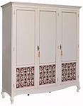 Шкаф трехдверный 